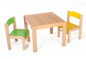 Petites chaises et tables