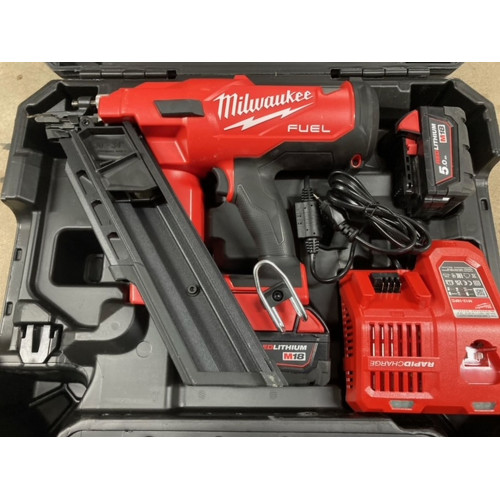 Milwaukee M18 FFN-502C Cloueur de charpente 2x5.0 Ah, Coffret 4933471404
