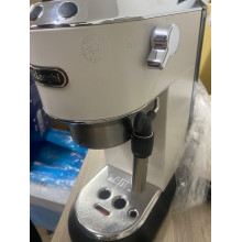 DESTOCKAGE DeLonghi Dedica Style EC 685.W UTILISÉ, RÉVISÉ, EMBALLAGE ENDOMMAGÉ