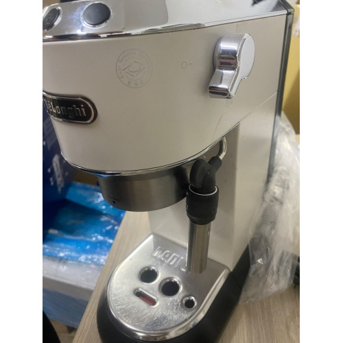 DESTOCKAGE DeLonghi Dedica Style EC 685.W UTILISÉ, RÉVISÉ, EMBALLAGE ENDOMMAGÉ