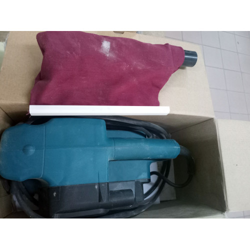 DÉSTOCKAGE Makita 9911 Ponceuse a bande 457x76mm 650W RÉVISÉE, UTILISÉE