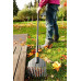 Fiskars QuikFit™ (S) Petit balai a feuilles (135551) 1000659